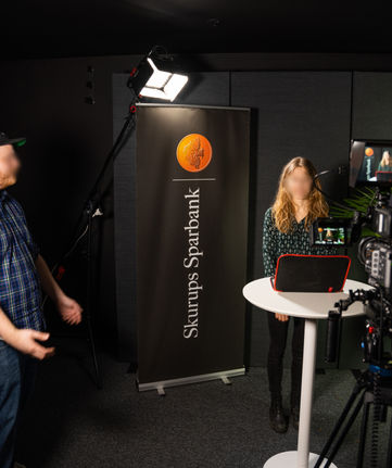 BTS jonas explaining - nofaces.jpg