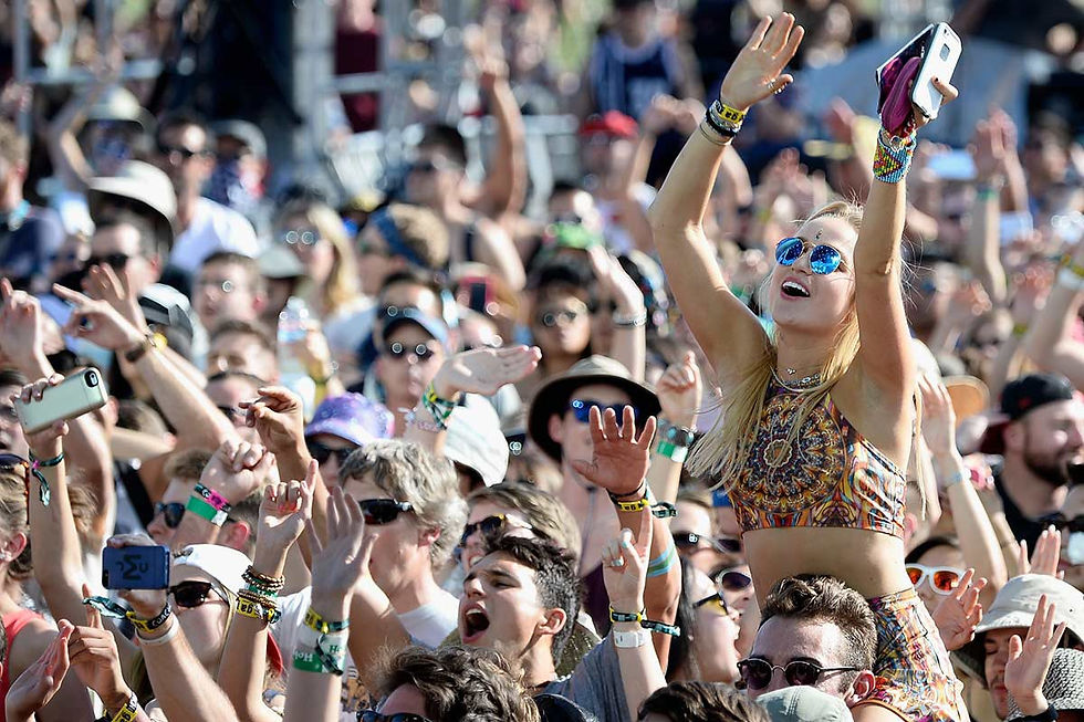 celebrities_street_style_festival_de_coachella_2015_236158457_1200x.jpg