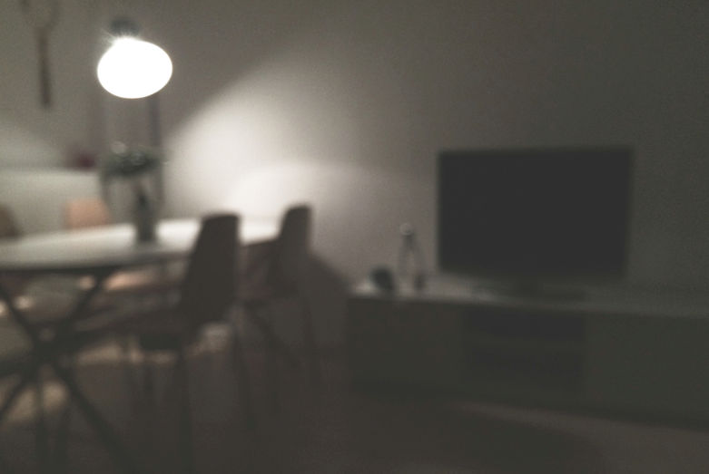 design interni ristrutturazione architetto tavolo tv luce