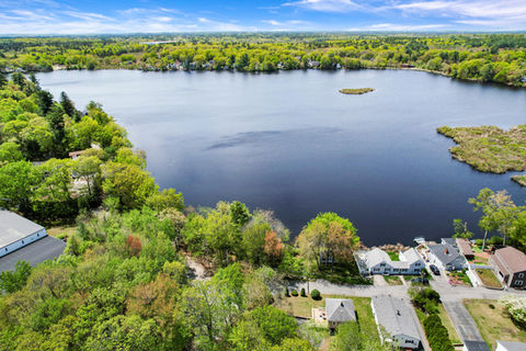 1 Batchelder Avenue, N. Reading