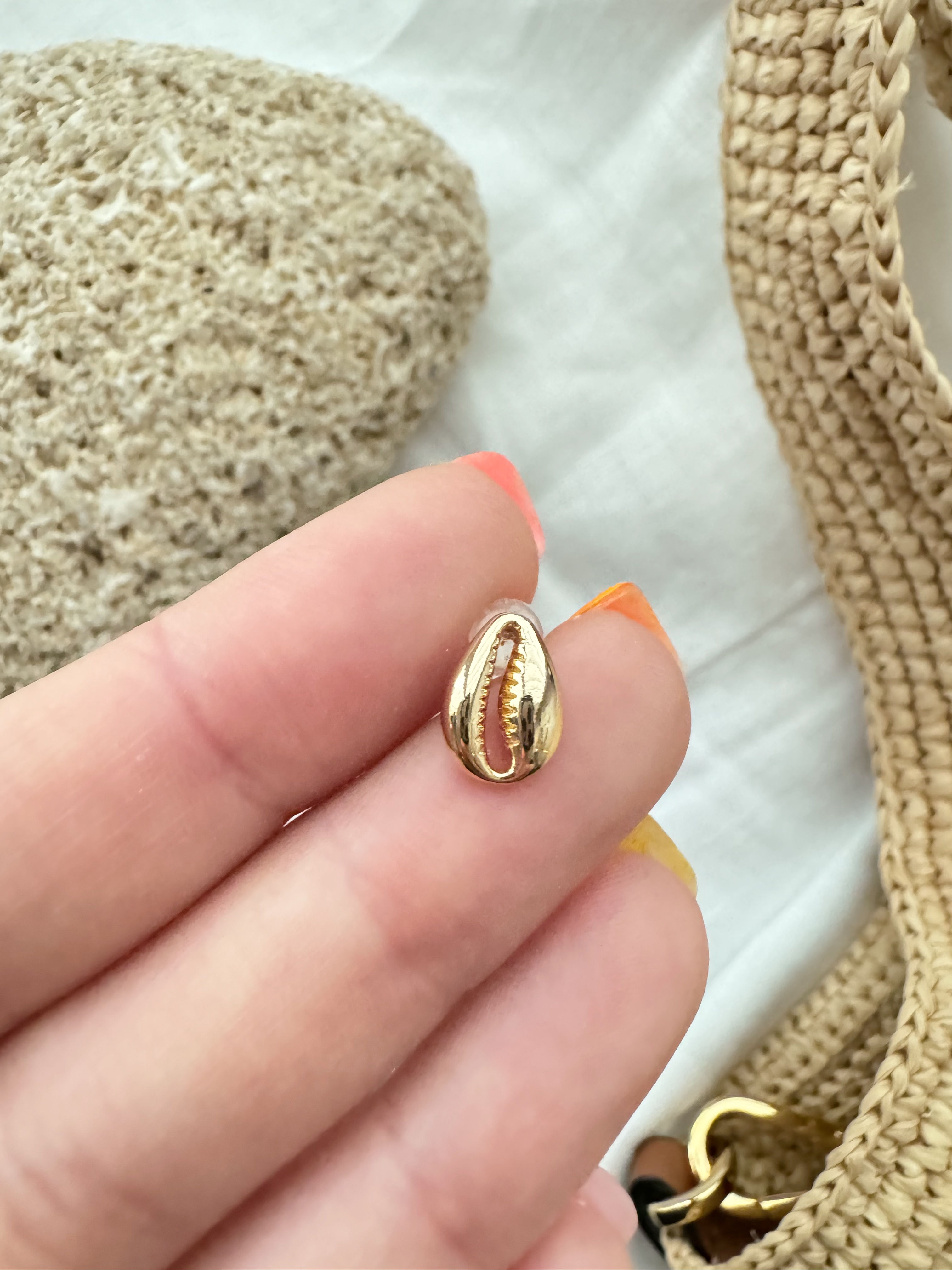Shell Stud