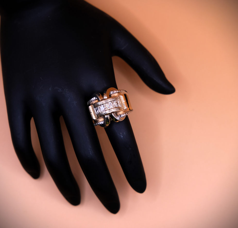 An 18ct gold and diamond set buckle ring, size J-K