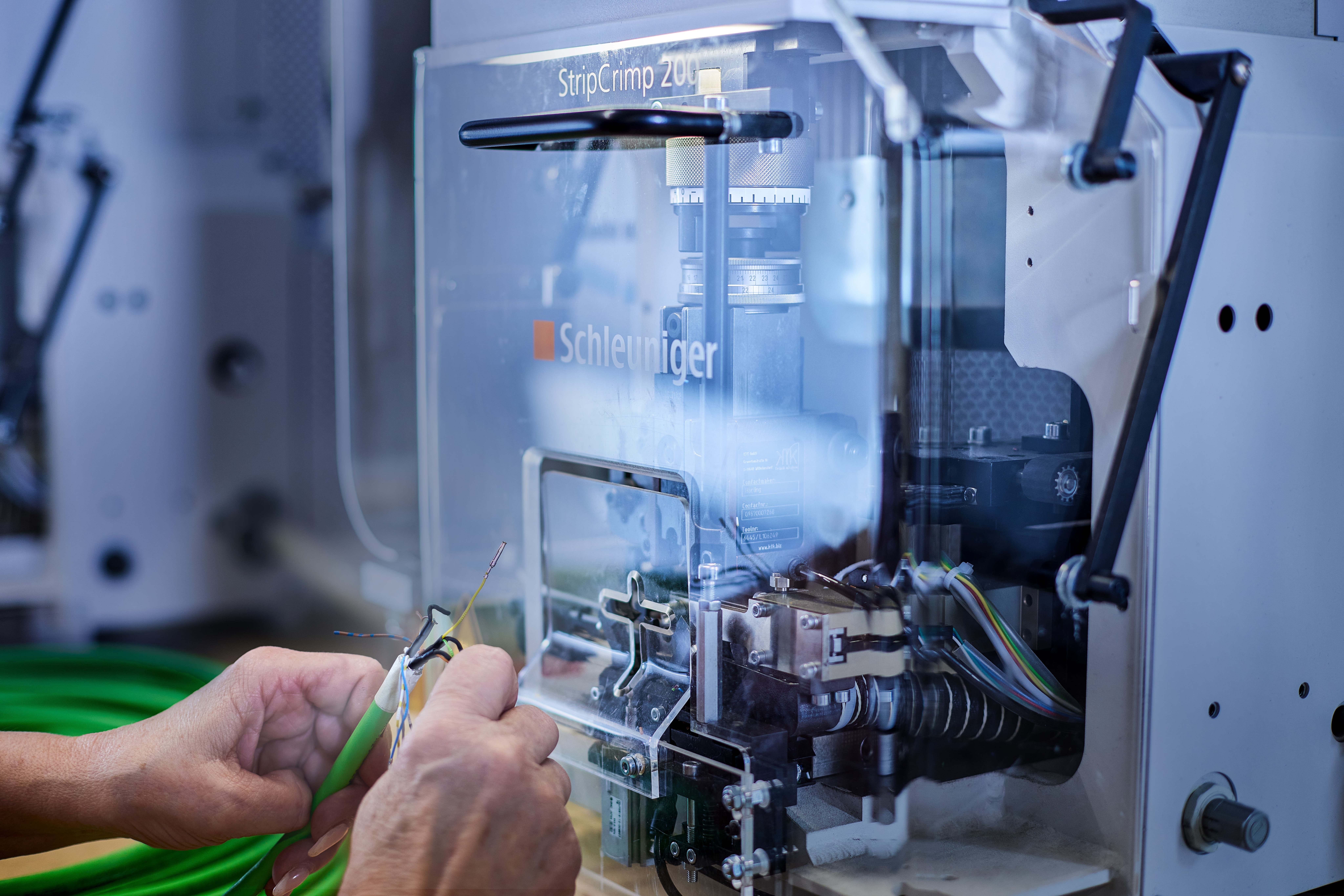 Vorkonfektionierte Kabelsätze — maschinelle Fertigung und Qualitätsprüfung