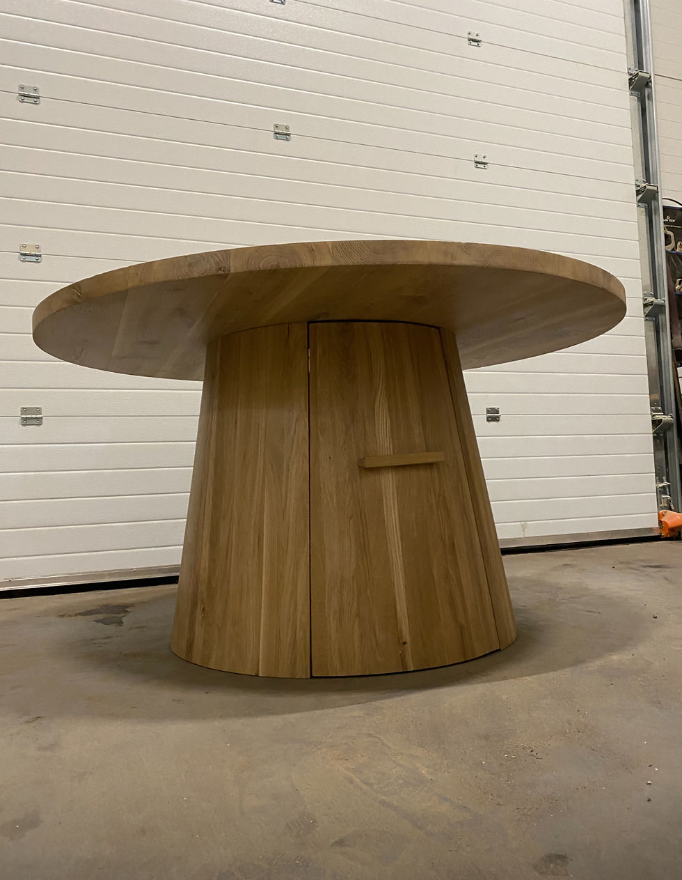 Thumbnail: stół z kominkiem   