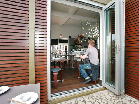 Raw Bar from one door to the other.jpg