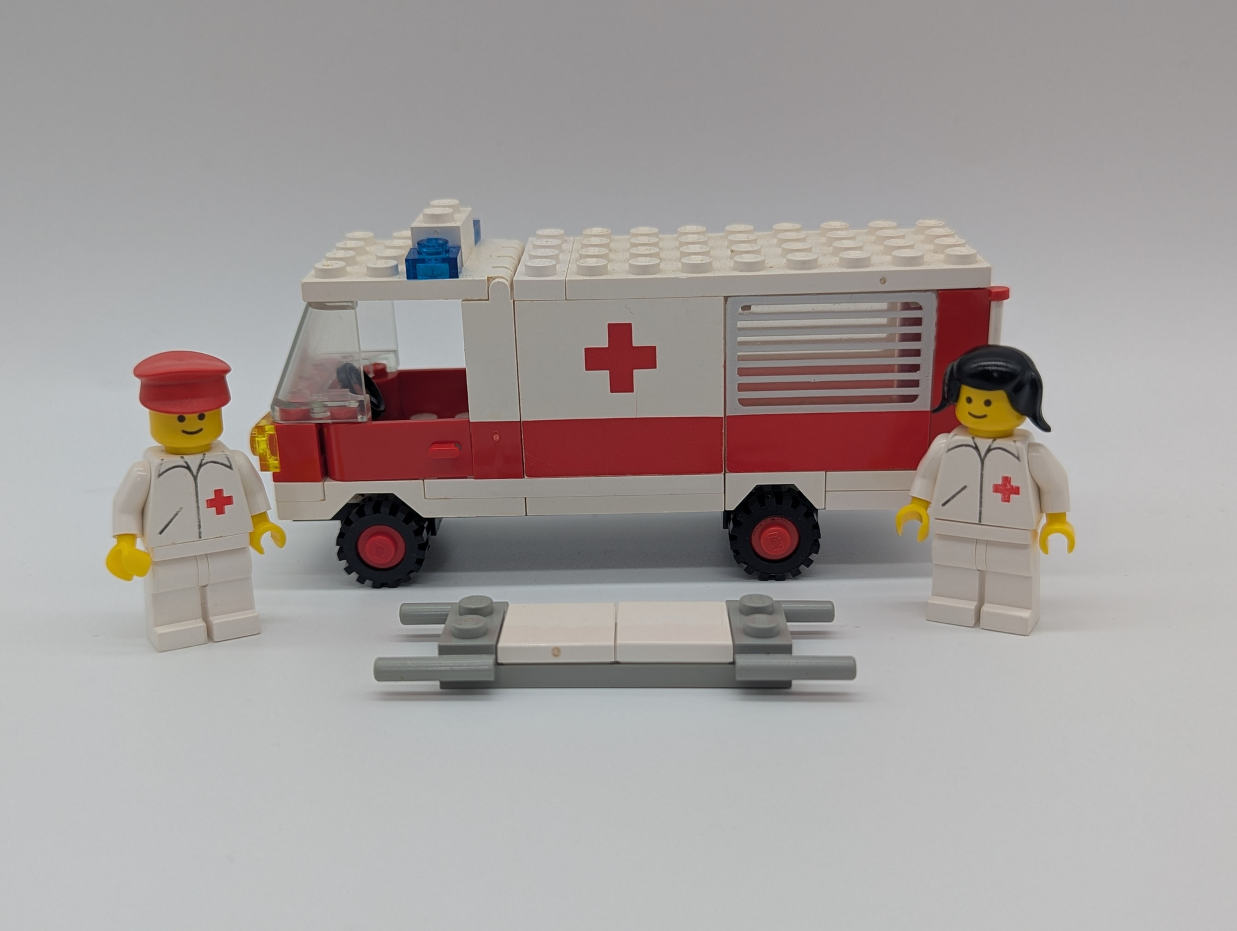 Ambulance Lego Set 6680 (1981)