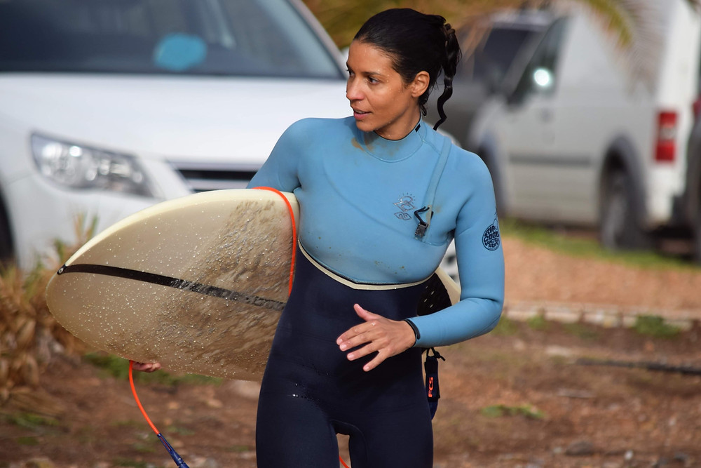 Ελισάβετ Μαυράκη surfer