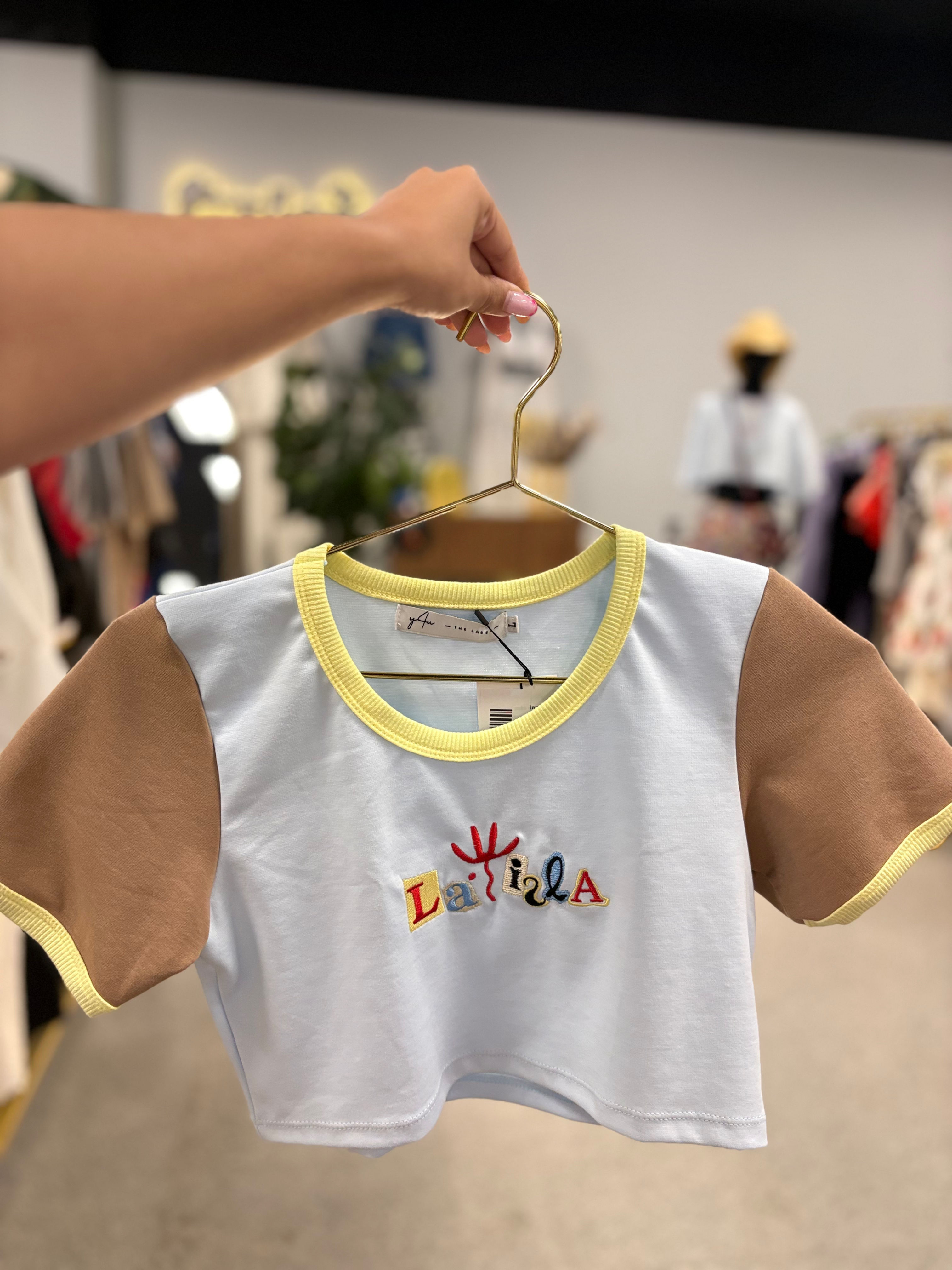 La isla Tricolor Baby Tee