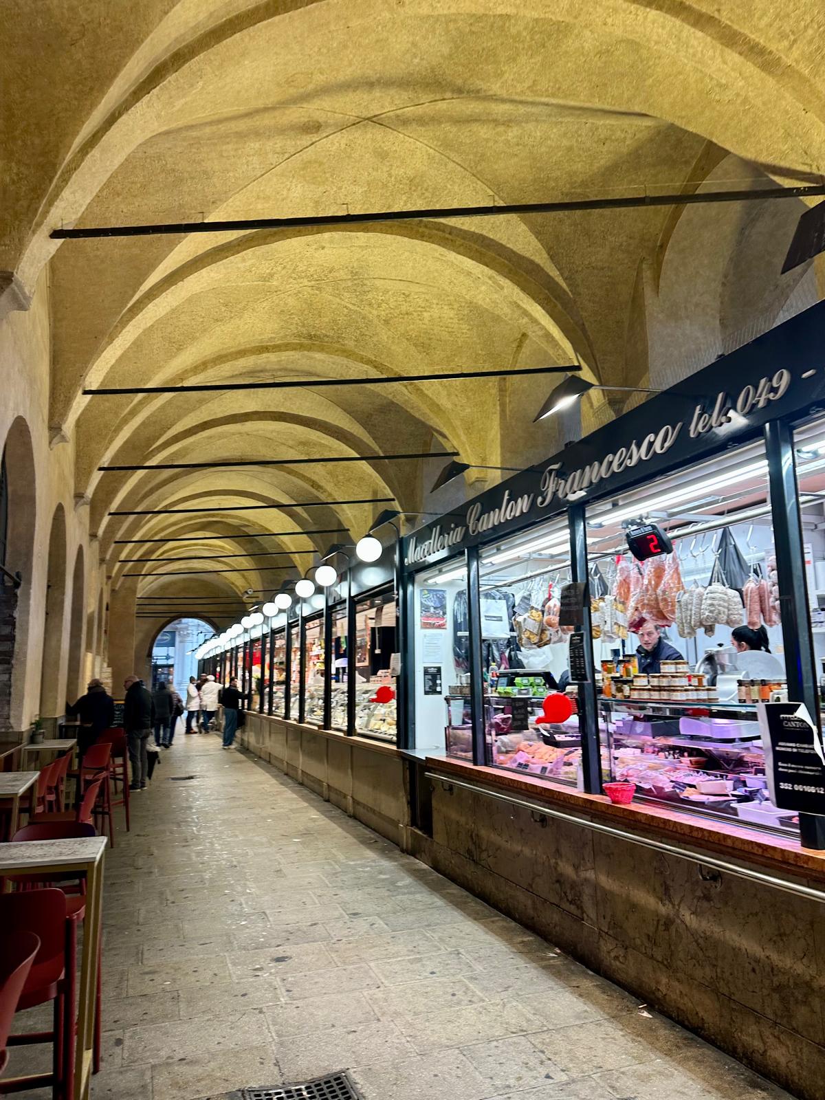 Gourmet Deli Counters in Palazzo della Regione