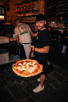 Super Bro's - Foodfotografie - frische Pizza aus dem Ofen