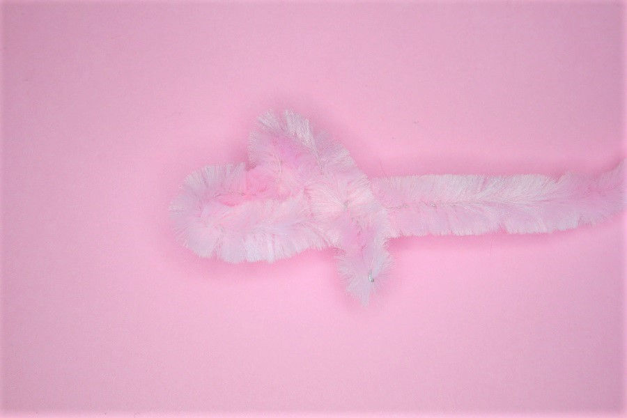 Valentinskarte mit Pfeifenputzer basteln: Pfeifenputzer Fausthandschuh formen