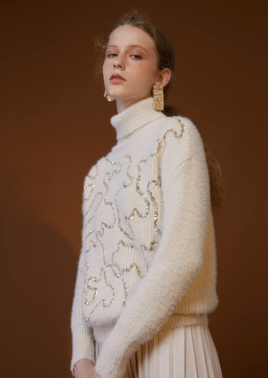 wool knited sweater with enlace Sequins (2).jpeg