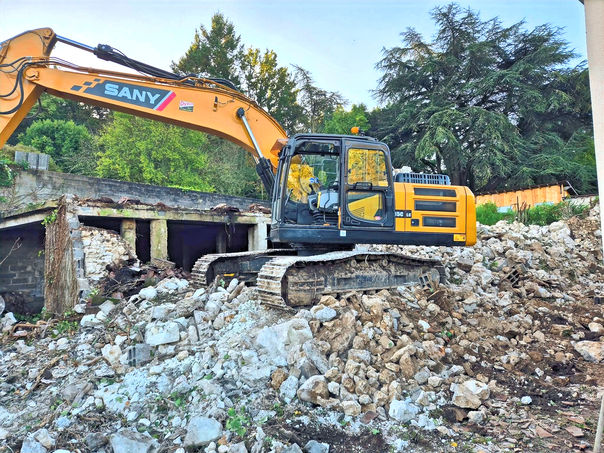 Démolition d’une ancienne habitation à Ballan-Miré.