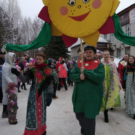 "Масленица идёт- мёд да блин несёт!"