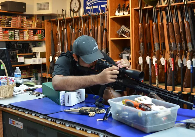 Wallpaper Gunsmithing United States Somarriba Inc For iPhone Free