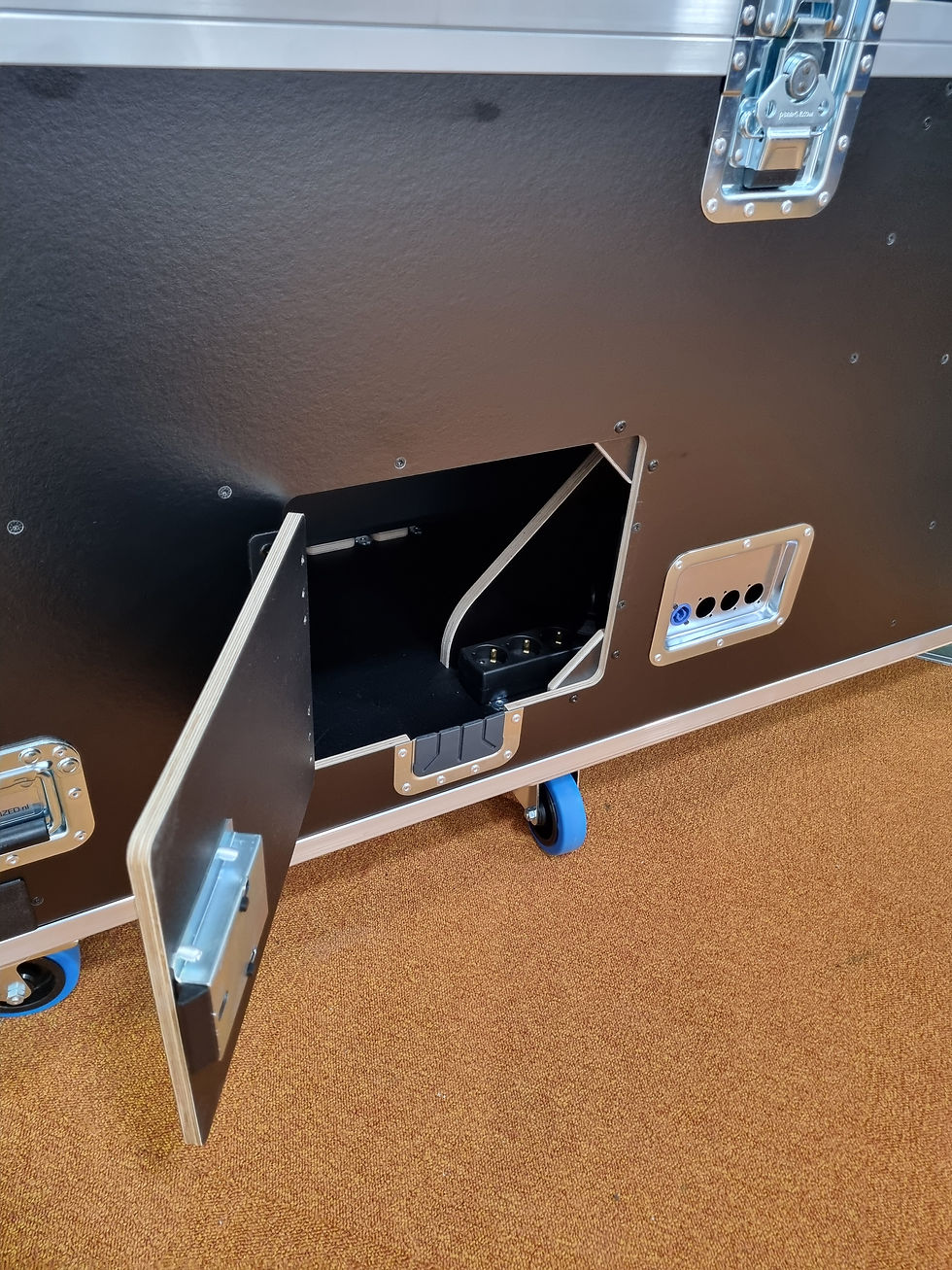 Miniaturbild: Flightcase für 86- bis 100-Zoll-Bildschirme/Displays inklusive Lift