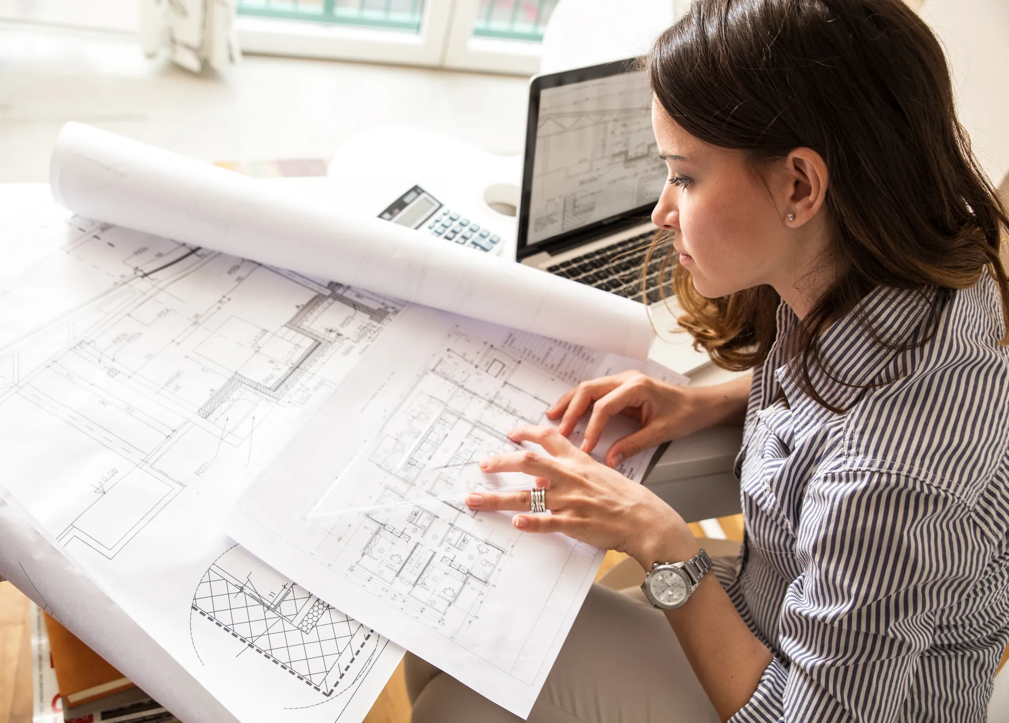 Technologue en architecture au travail