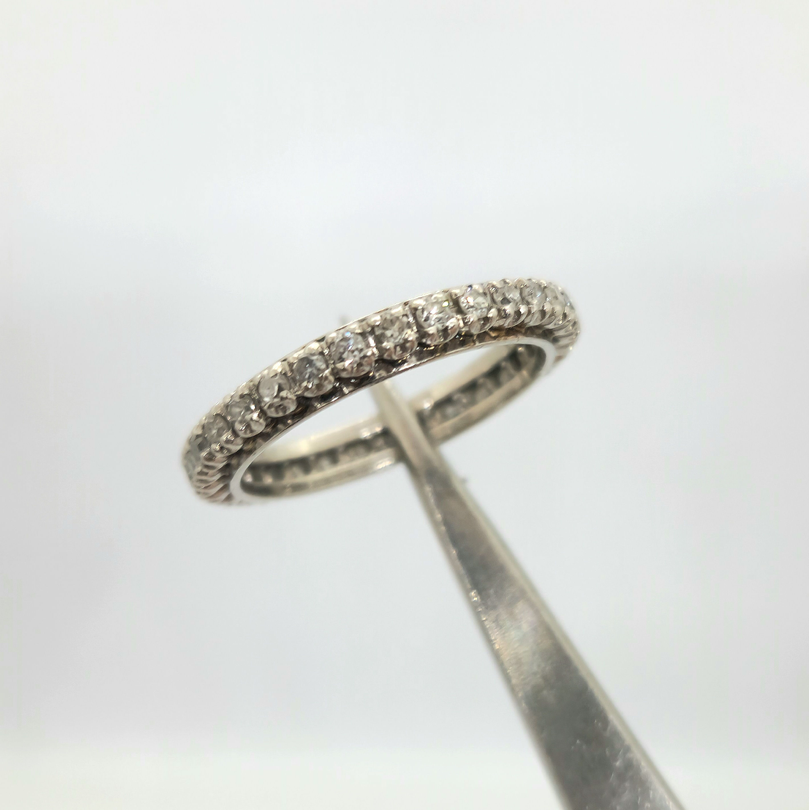 Anillo Sin Fin Brillantes 