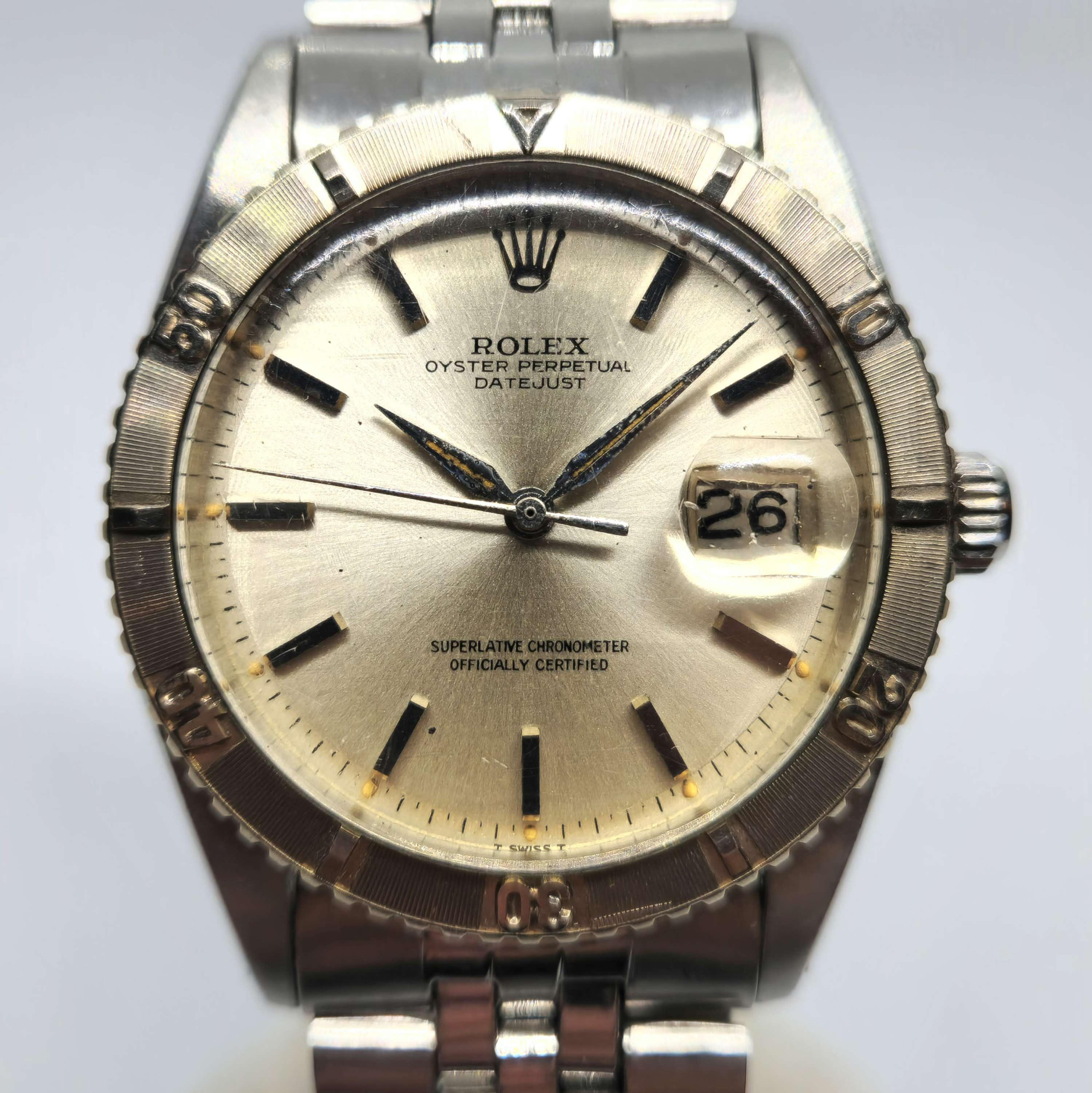 Reloj Rolex Datejust Turnograph ref. 1625 en oro blanco con fecha y bisel giratorio en Joyería Recoleta.