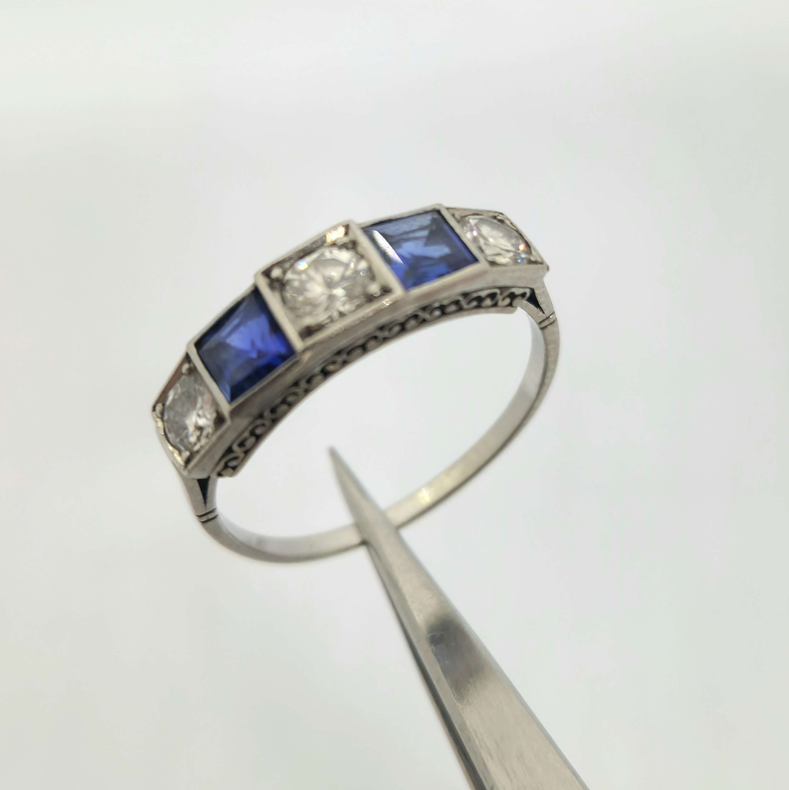 Anillo Banderita Brillantes y Zafiros