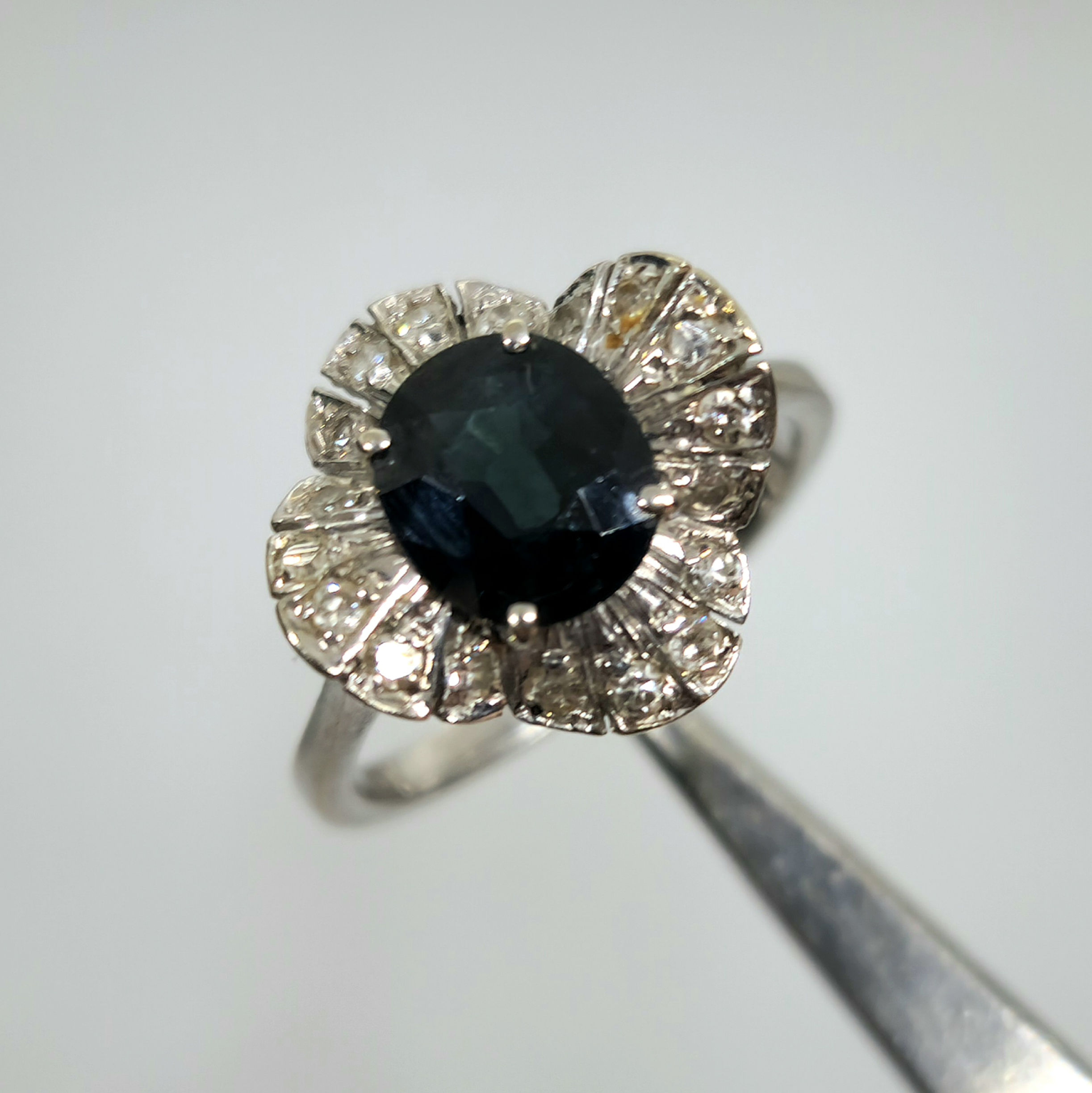 Anillo Zafiro Negro Brillantes