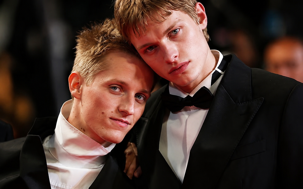 Emmanuel Macchia et Valentin Campagne dans « Coward » de Lukas Dhont I Azaes Créations