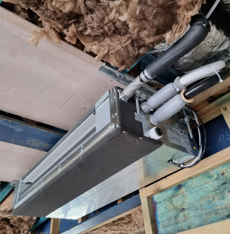 Evaporative cooling installation