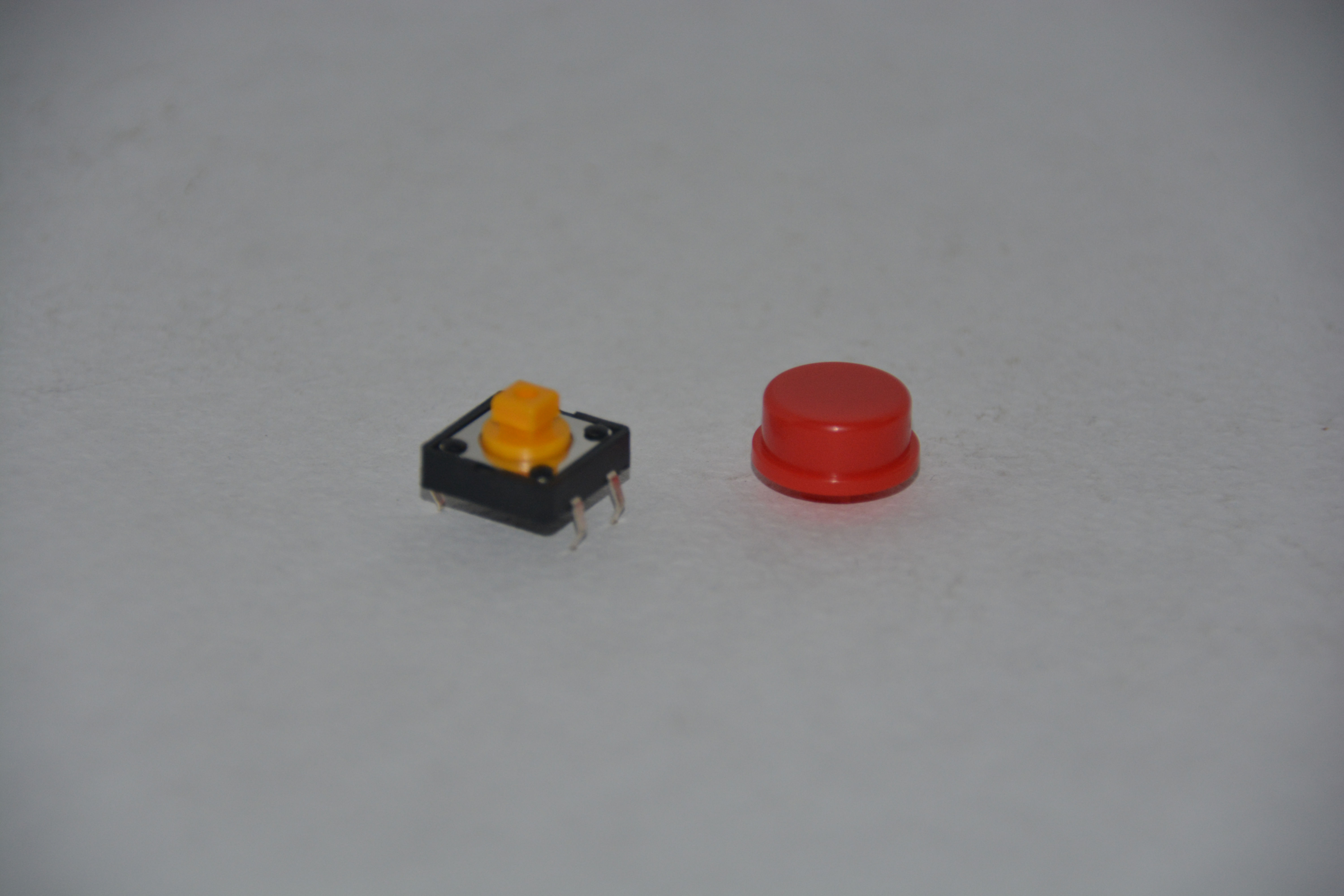 SWITCH MICRO 4 PINES CUADRADO GRANDE CON BOTON COLORES SW80