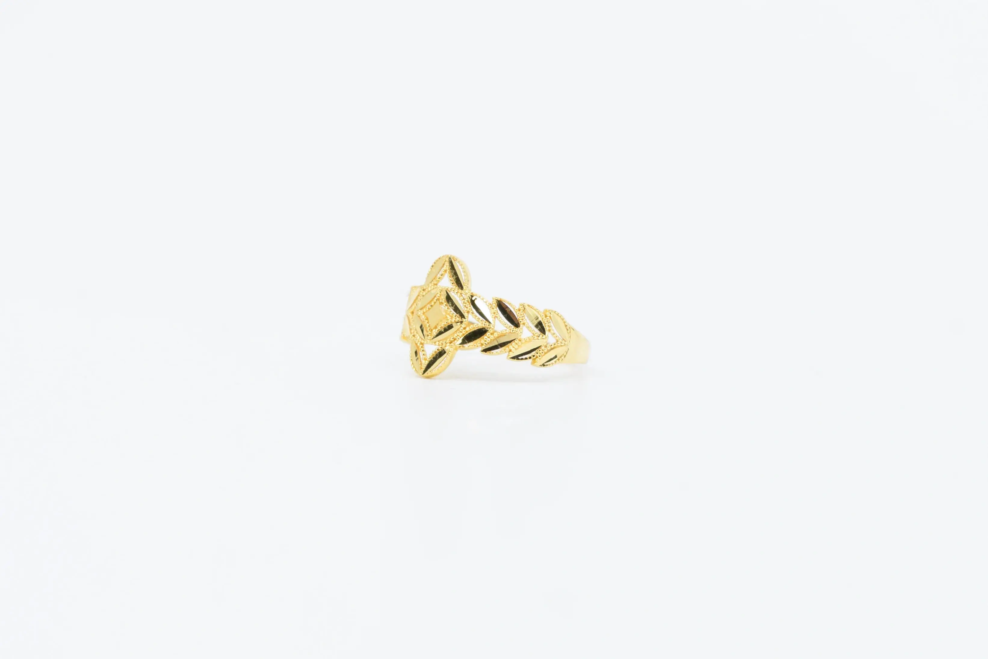 Star Flower Center Leaf Band Ring