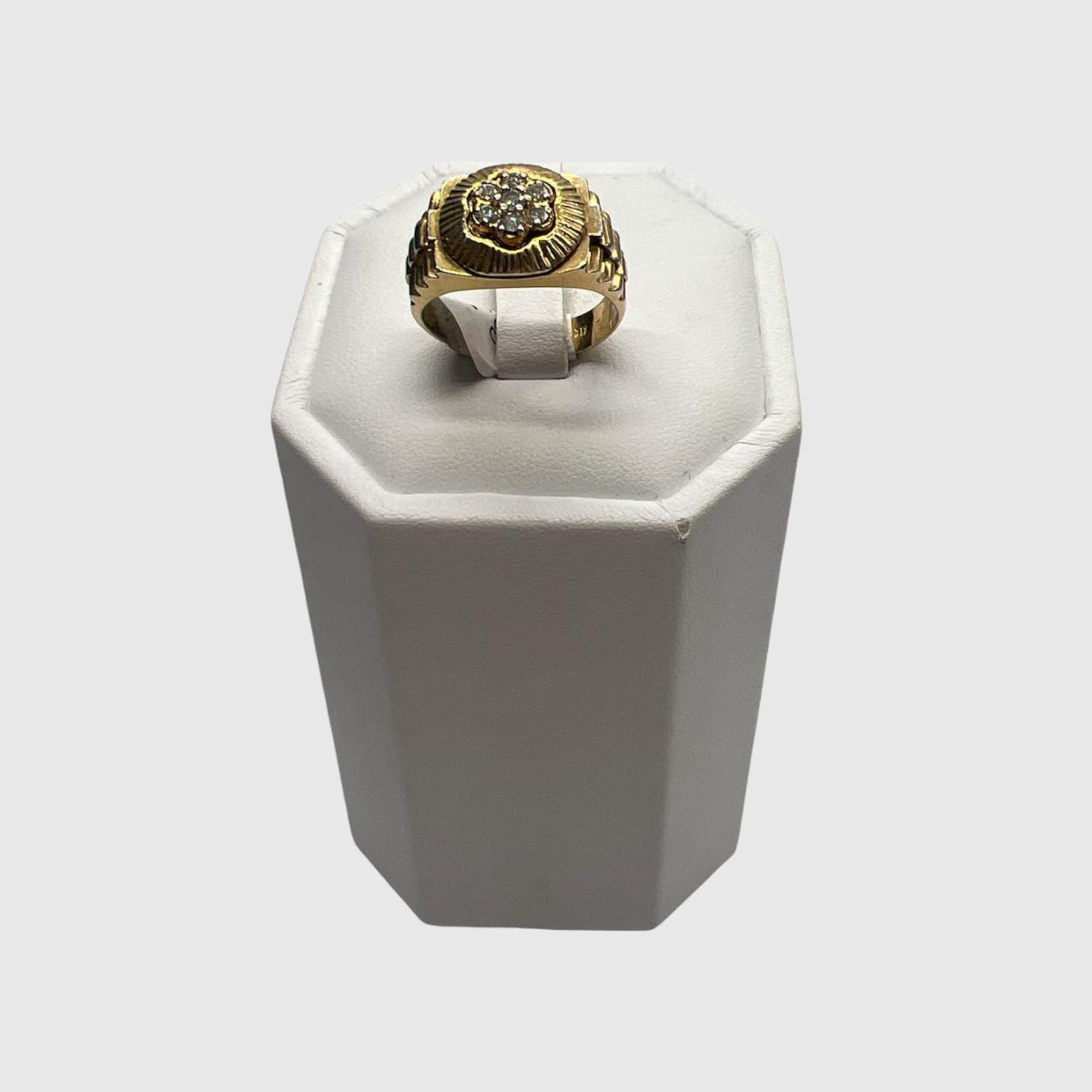 Bold Circle and Flower Design Ring