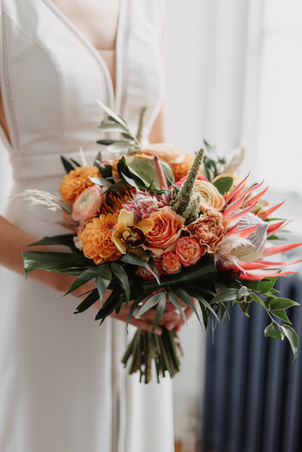 tropical wedding flowers, bridal bouquet proteas 