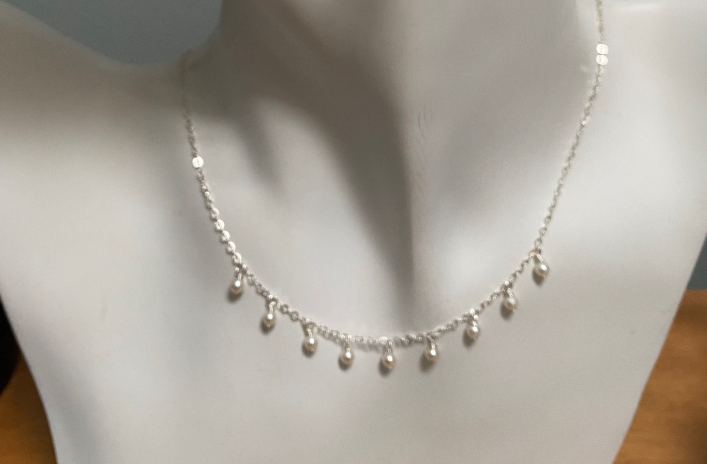 The Pearl Dangle Necklace