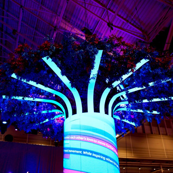 Illuminated tree with LED screens for ATT