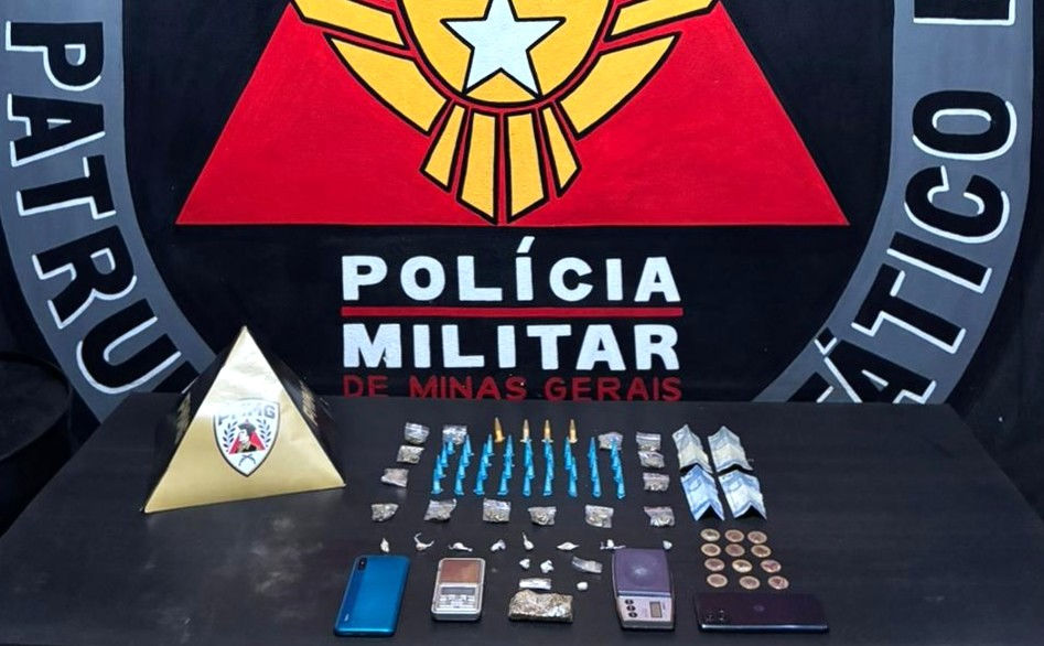 Polícia apreende drogas e materiais do tráfico no bairro Vila Aparecida, em Ouro Preto