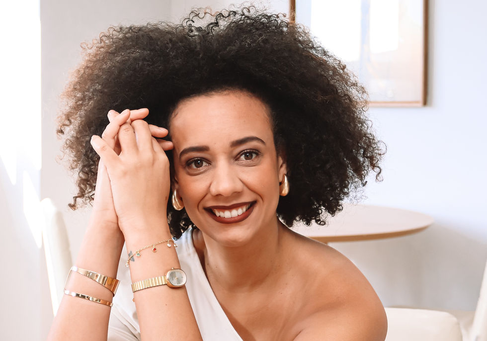 Marianense lança romance que aborda relações afetivas e o impacto do cancelamento nas redes