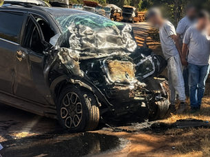 Acidente deixa motorista preso às ferragens na BR-356