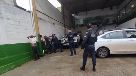 Cinco homens são presos suspeitos de tentar golpe em locadora de veículos de Mariana