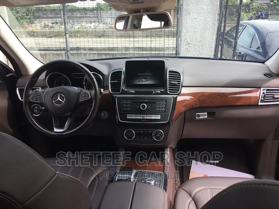 Thumbnail: Mercedes-Benz GLE-Class