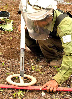 eb422, humanitarian mine clearance, munitions clearance, EBEX 422GC, Demining, magnex120lw, deep buried munitions, magnetometer, buried UXO, UXO detector, SDS Group Limited, Military, Police, Law Enforcement, Control, Search Equipment, Ebinger