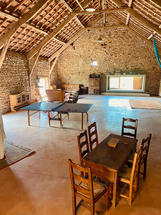 Grand gîte de groupe dans le Puy-de-Dôme (63) en Auvergne. Gîte pour 12 personnes