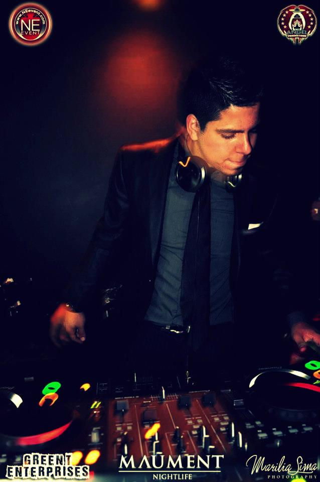 301220_489348777750333_648041815_n