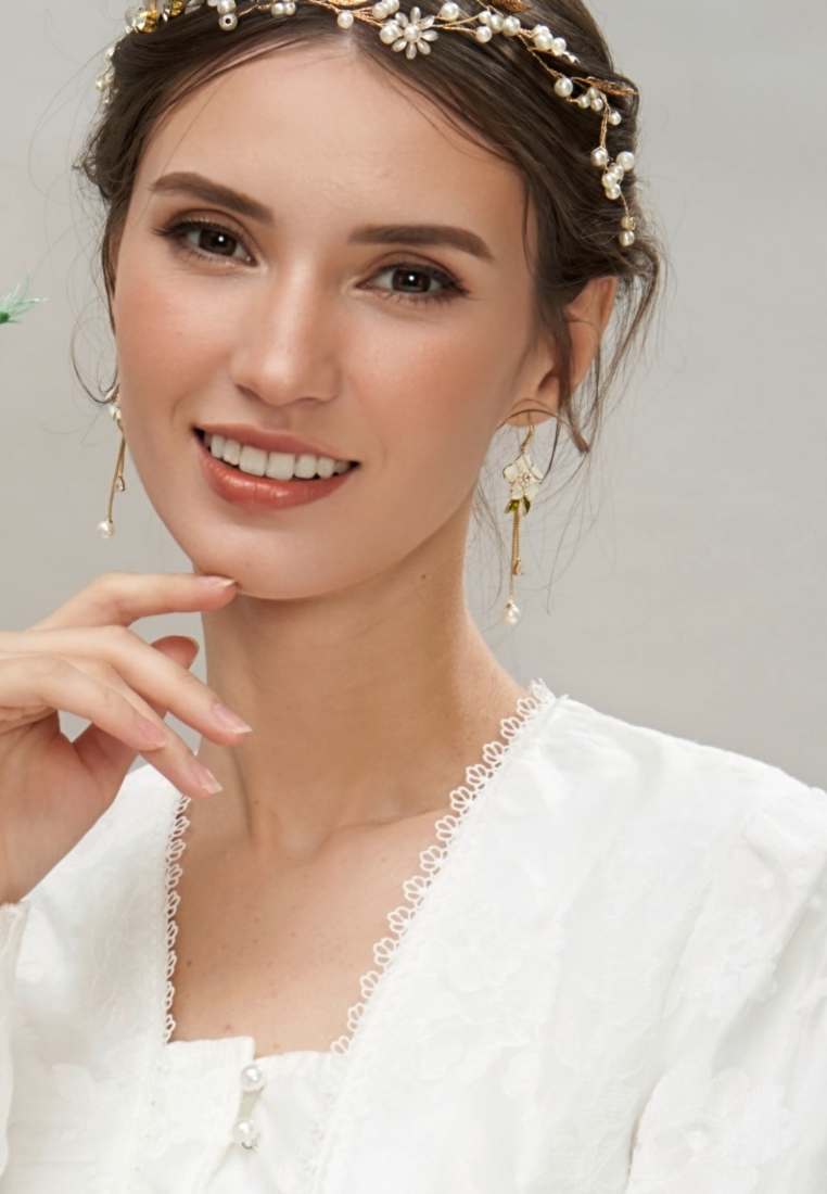Thumbnail: shop flower earrings online