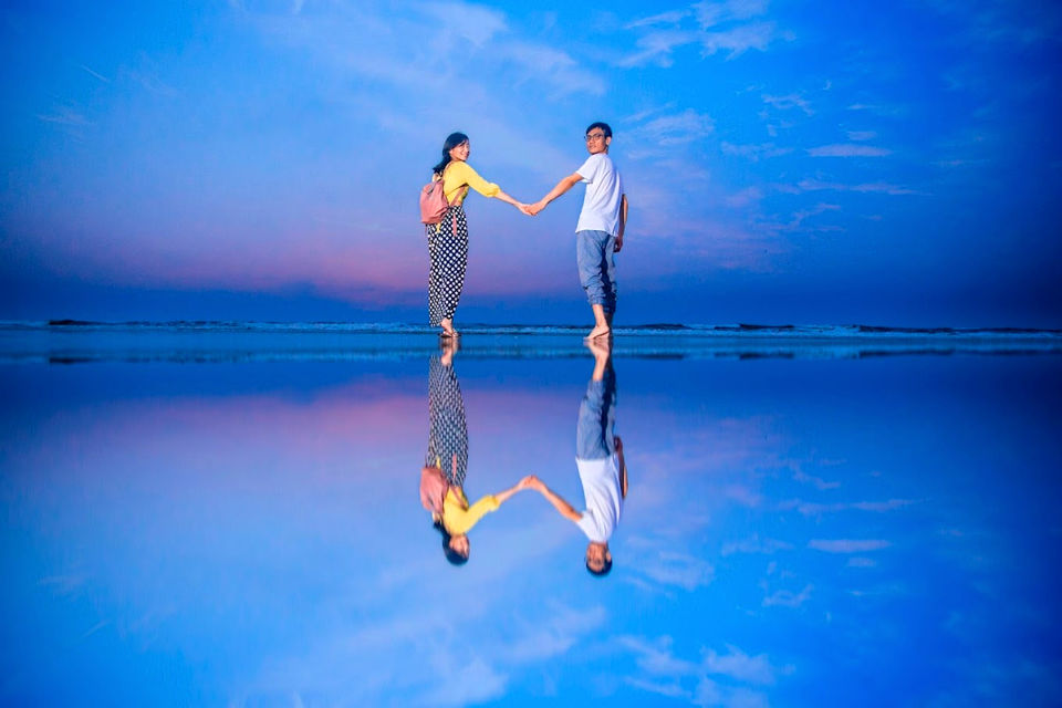Sky Mirror Beach in Bongawan is a lovely spot where the low tide forms a shallow, reflective surface that beautifully mirrors the sky. 