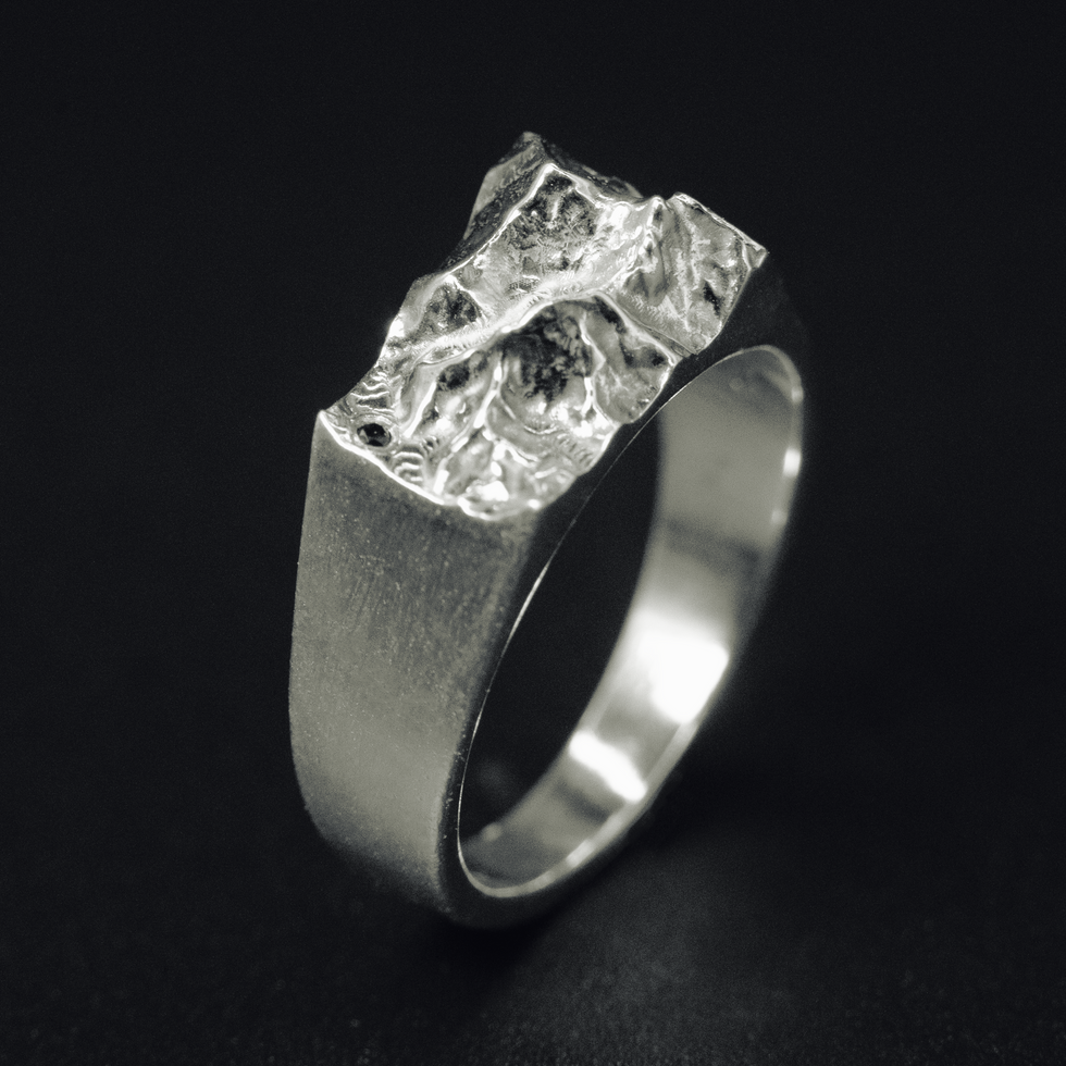 Everest Ascent Ring in 925 sterling silver with black diamond, perspective view