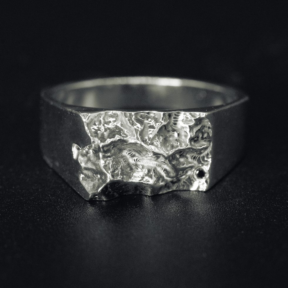 Everest Ascent Ring in 925 sterling silver with black diamond, front view