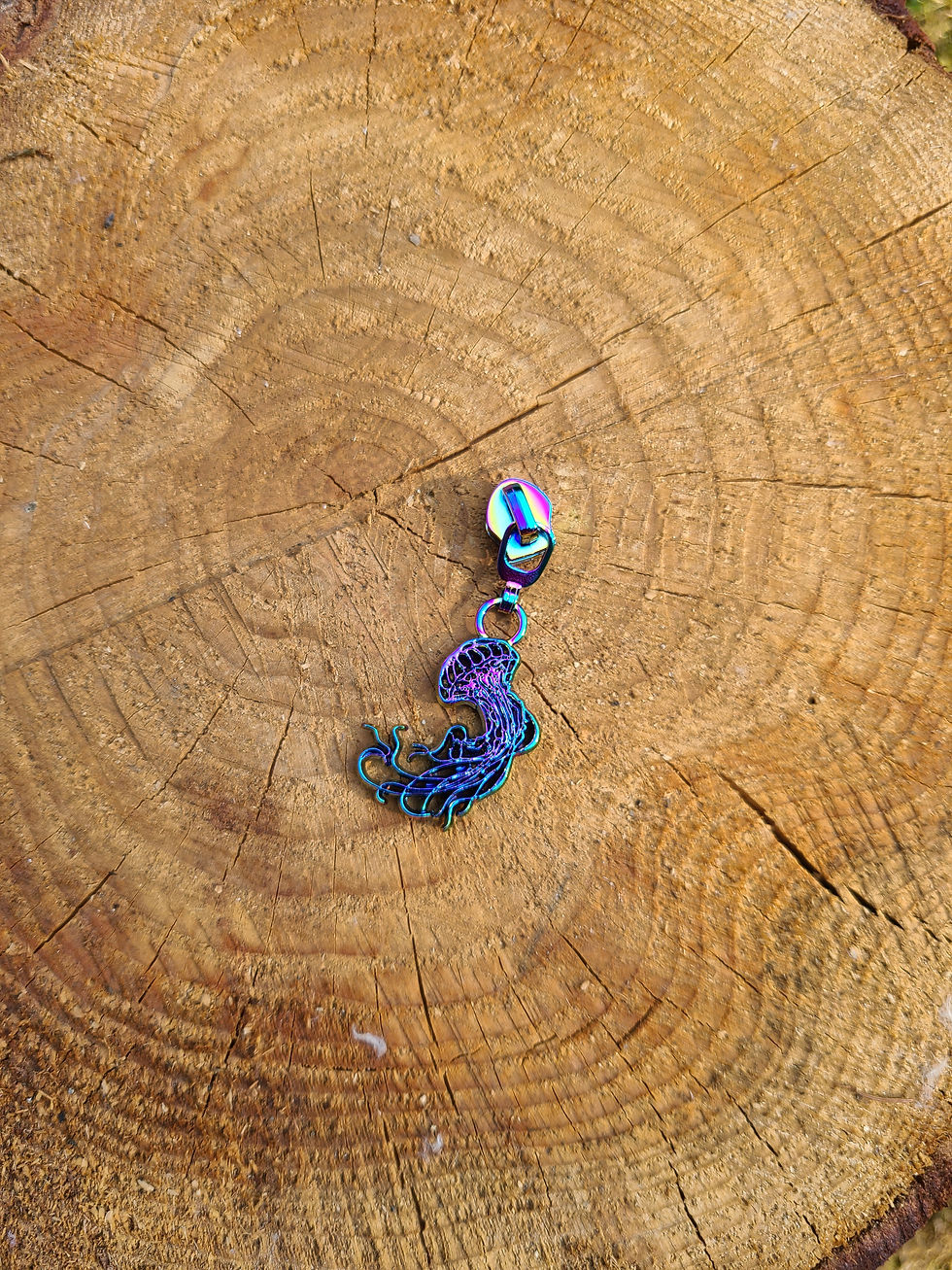 Thumbnail: Jellyfish #5 zipper pull