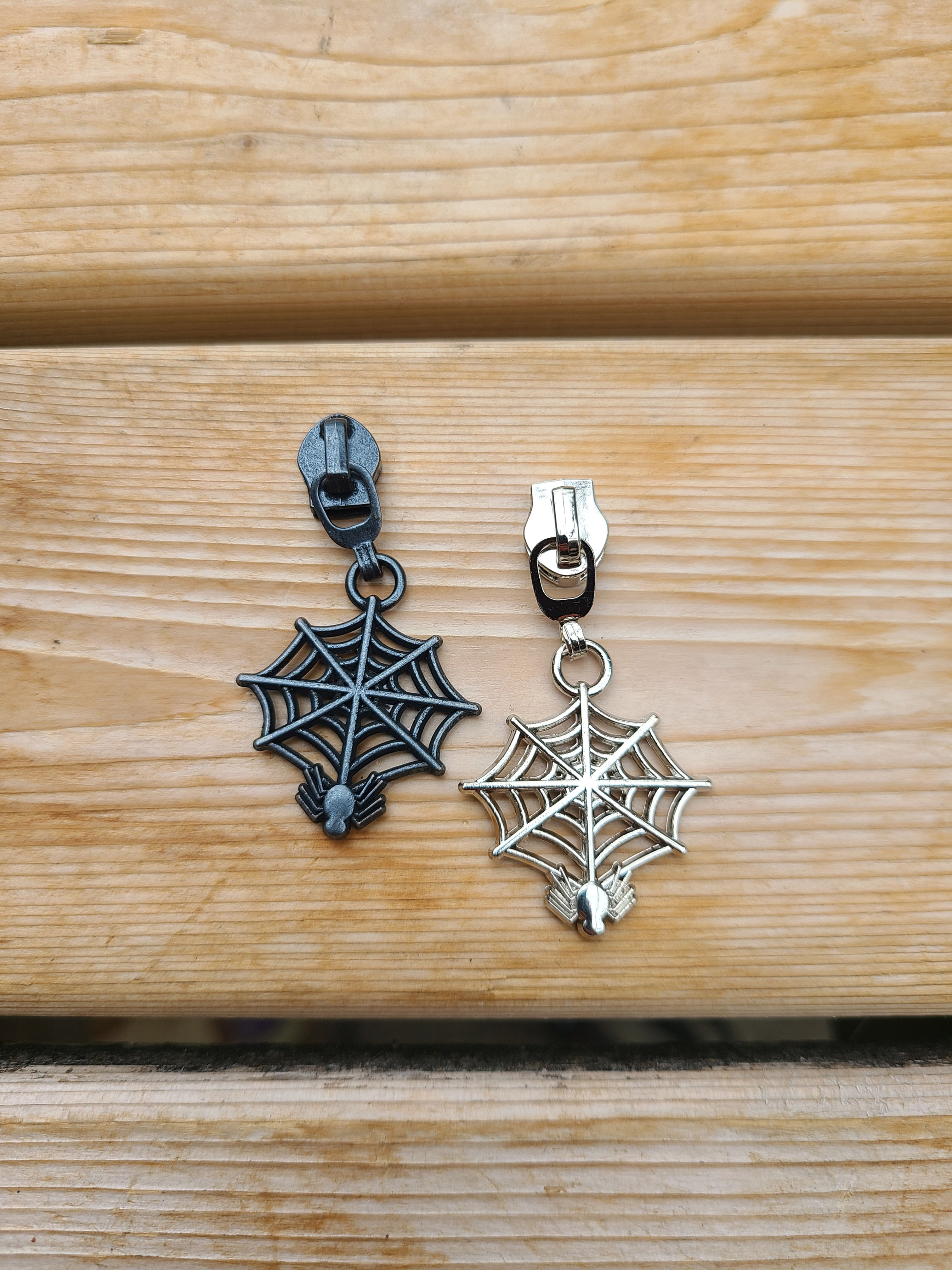 Spider web #5 zipper pull