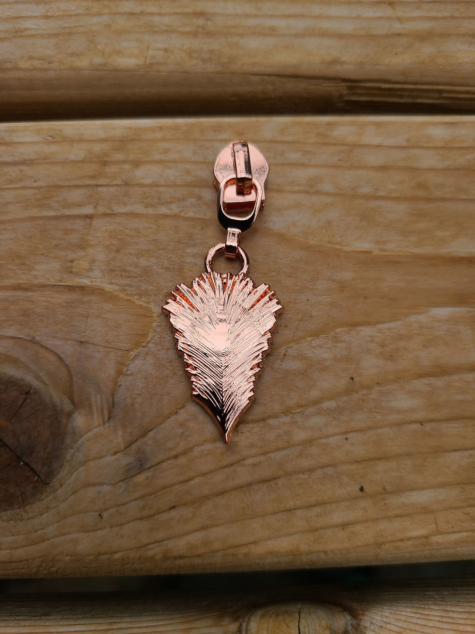 Thumbnail: Feather #5 zipper pull