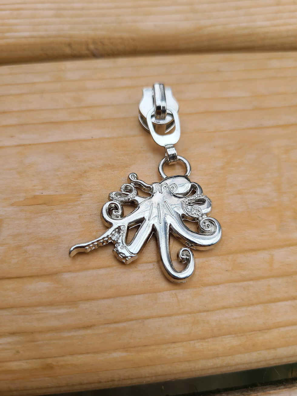 Thumbnail: Octopus #5 zipper pull