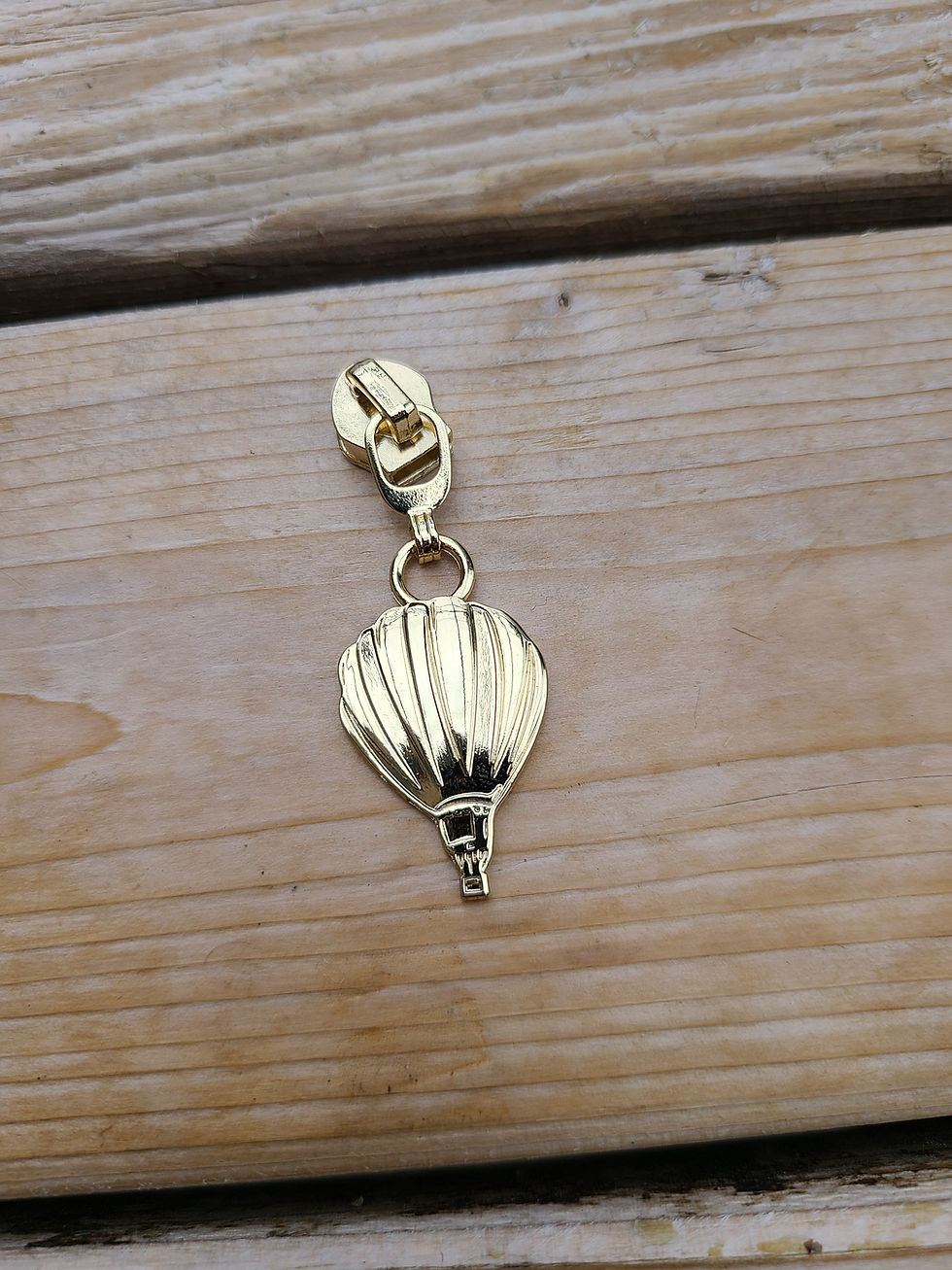 Thumbnail: Hot air balloon #5 zipper pull